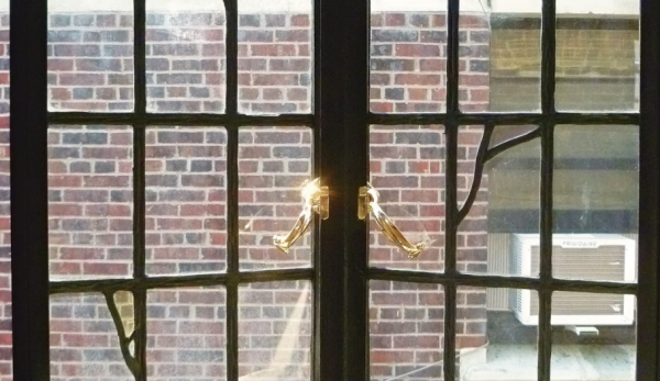 Kusen Jendela Besi Bergaya Industri